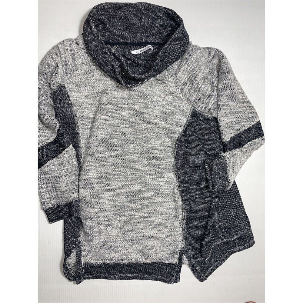 Maurices Women's Gray Pullover Sweater Size 2 - Metallic Thread - Unique